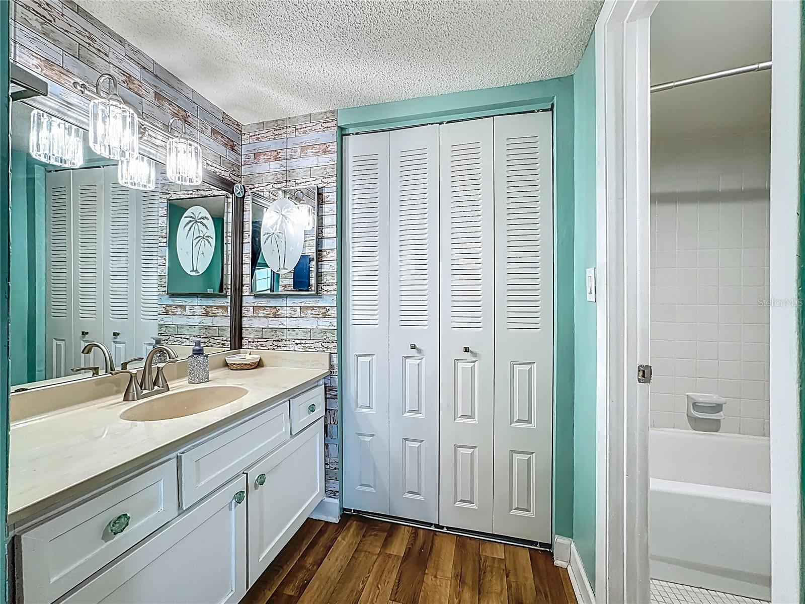 RAINTREE CONDO - Residential