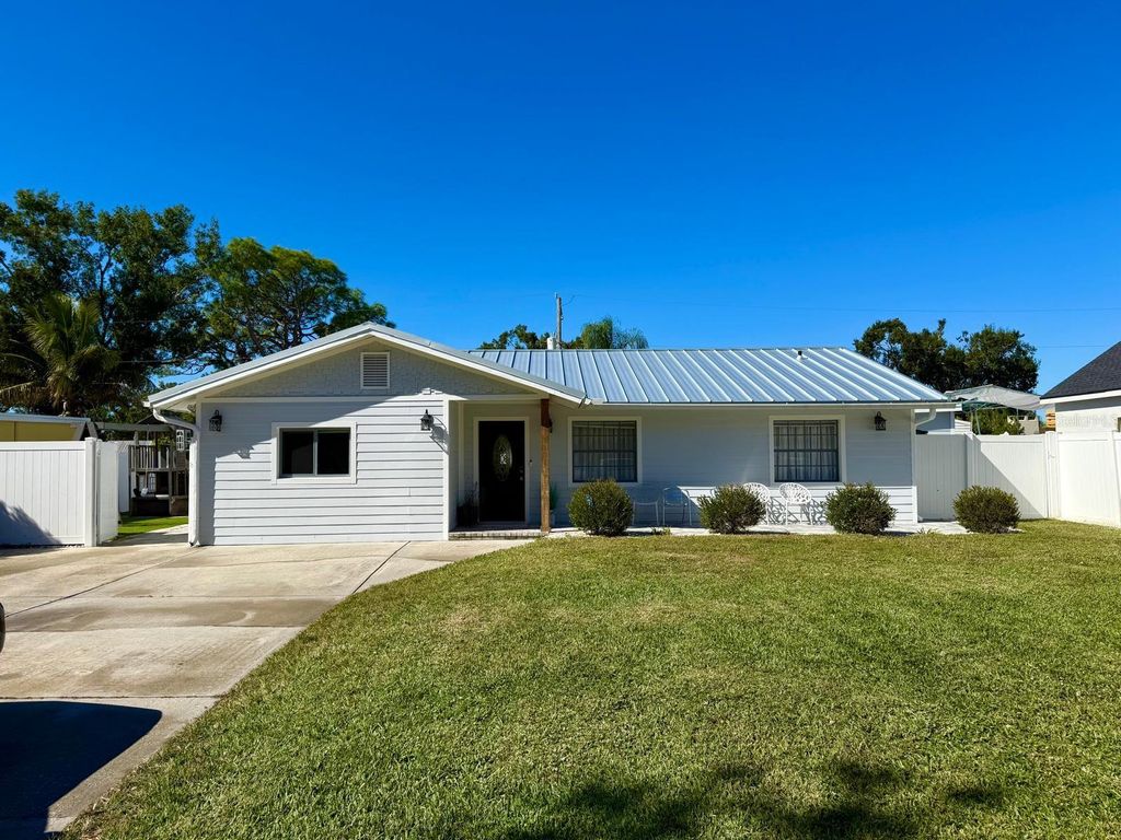 Photo of 1057 Willis Avenue, Sarasota, FL 34232 (MLS # O6363610)