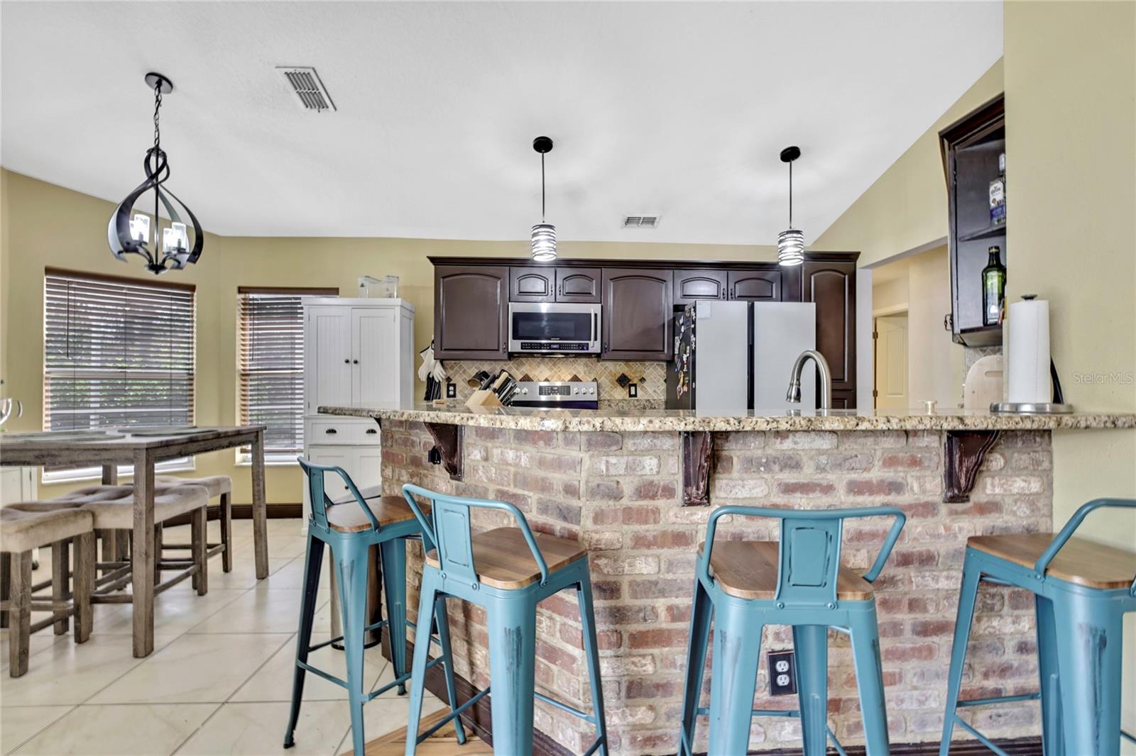 ROYAL HIGHLANDS - Residential