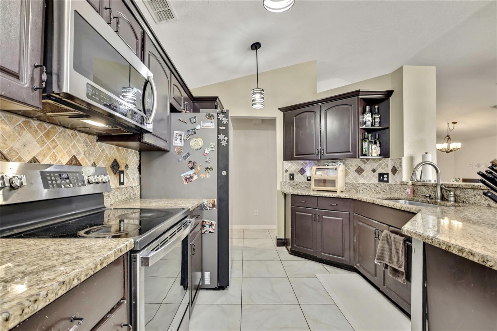 ROYAL HIGHLANDS - Residential