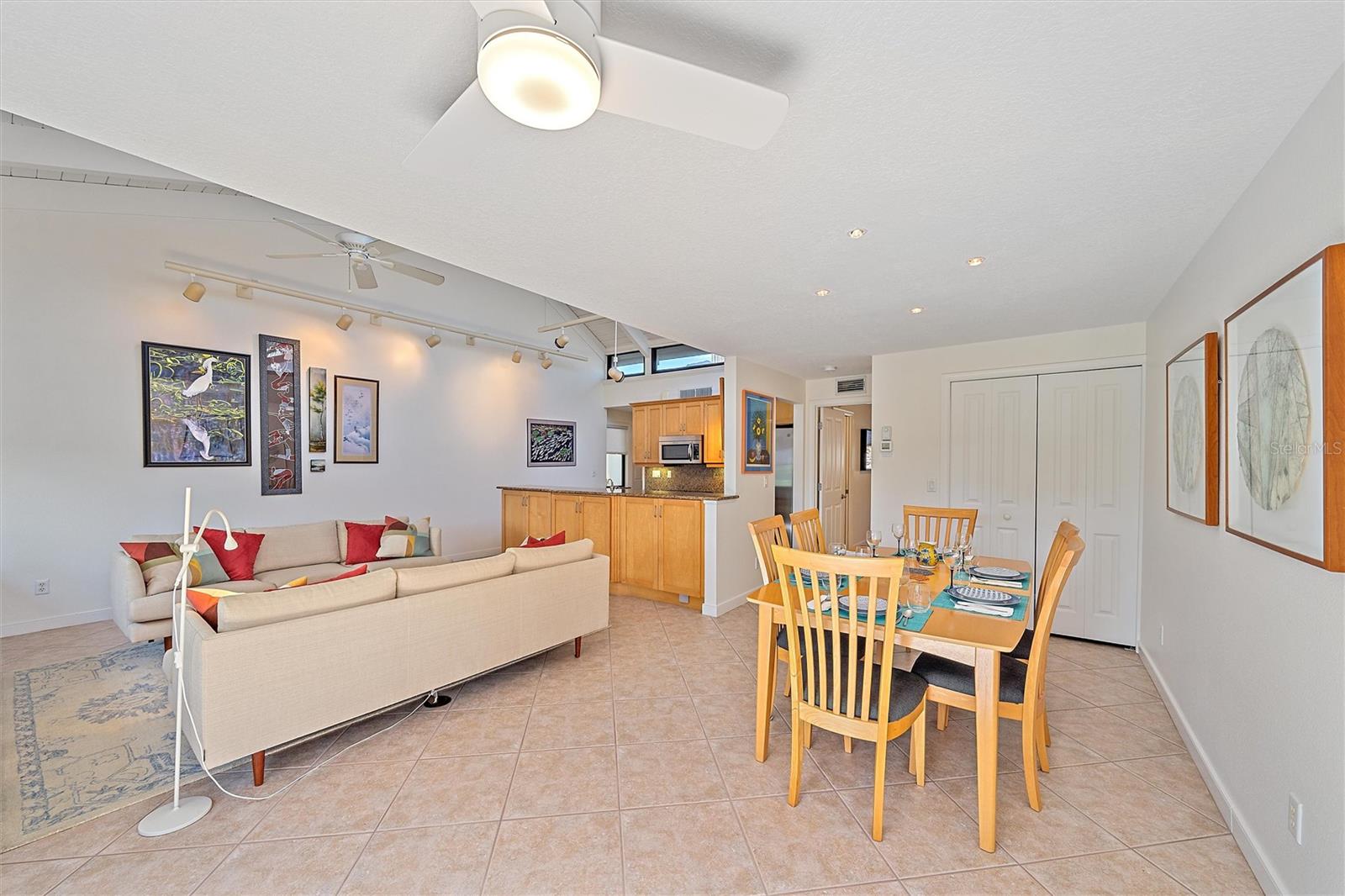 Picture for the property N6131334, 2 beds, 2 baths