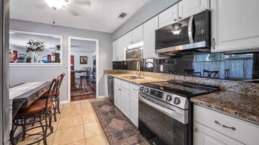 Photo of 3745 Griffin View Drive, Lady Lake, FL 32159 (MLS # G5100332)