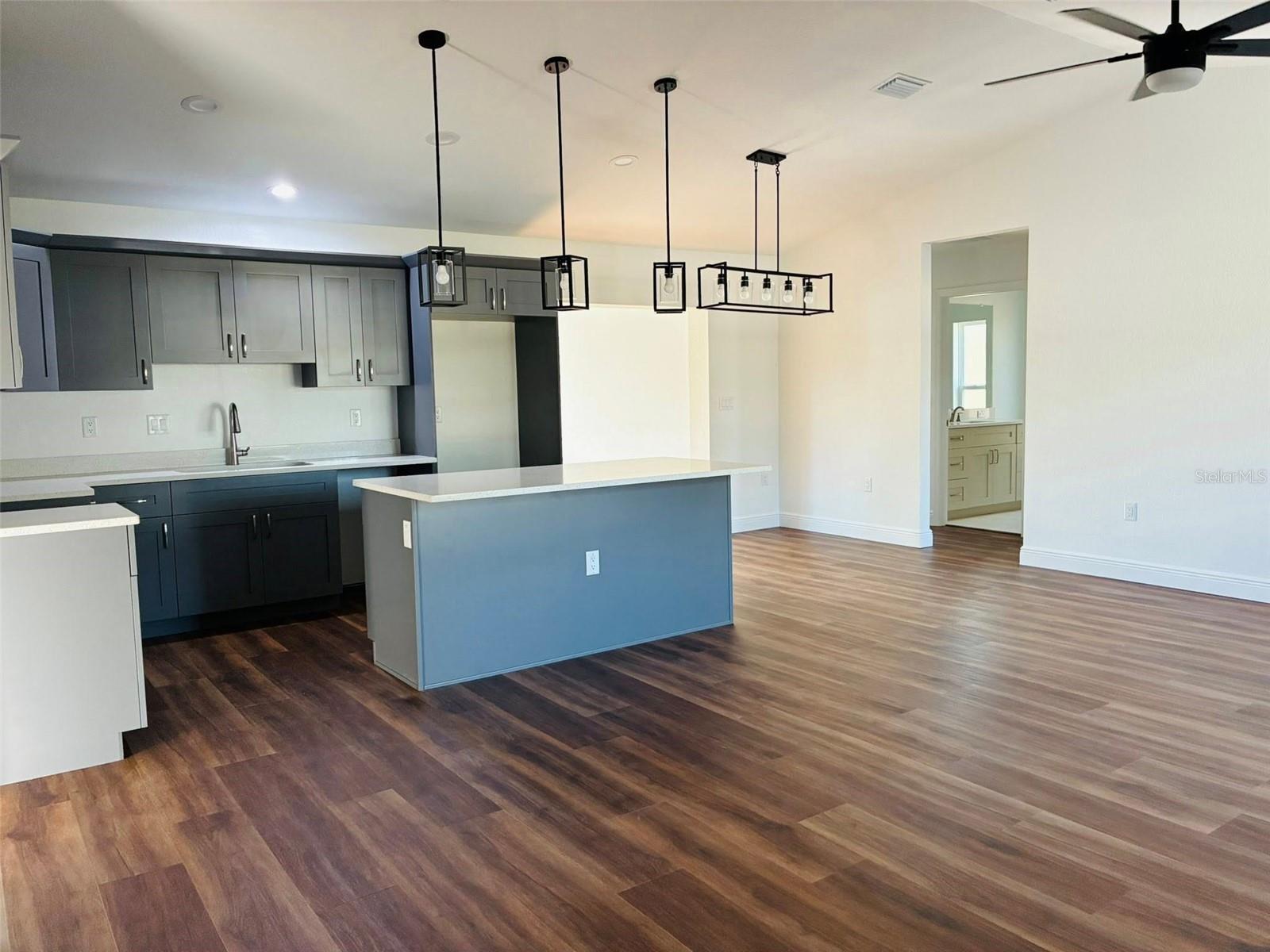 ROYAL HIGHLANDS - Residential