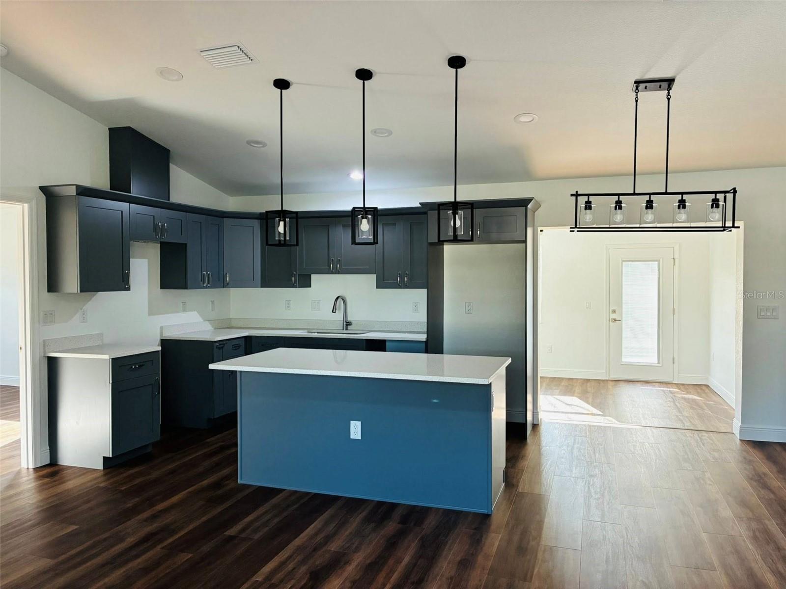 ROYAL HIGHLANDS - Residential