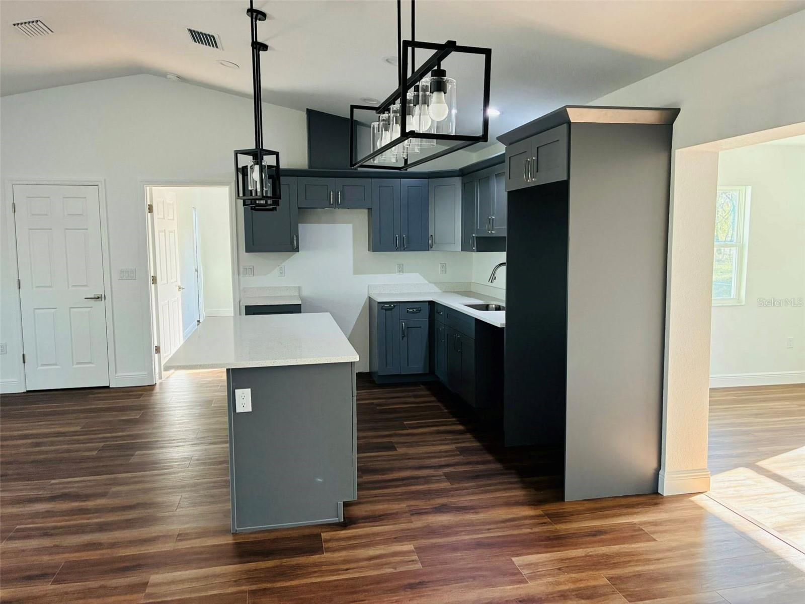 ROYAL HIGHLANDS - Residential