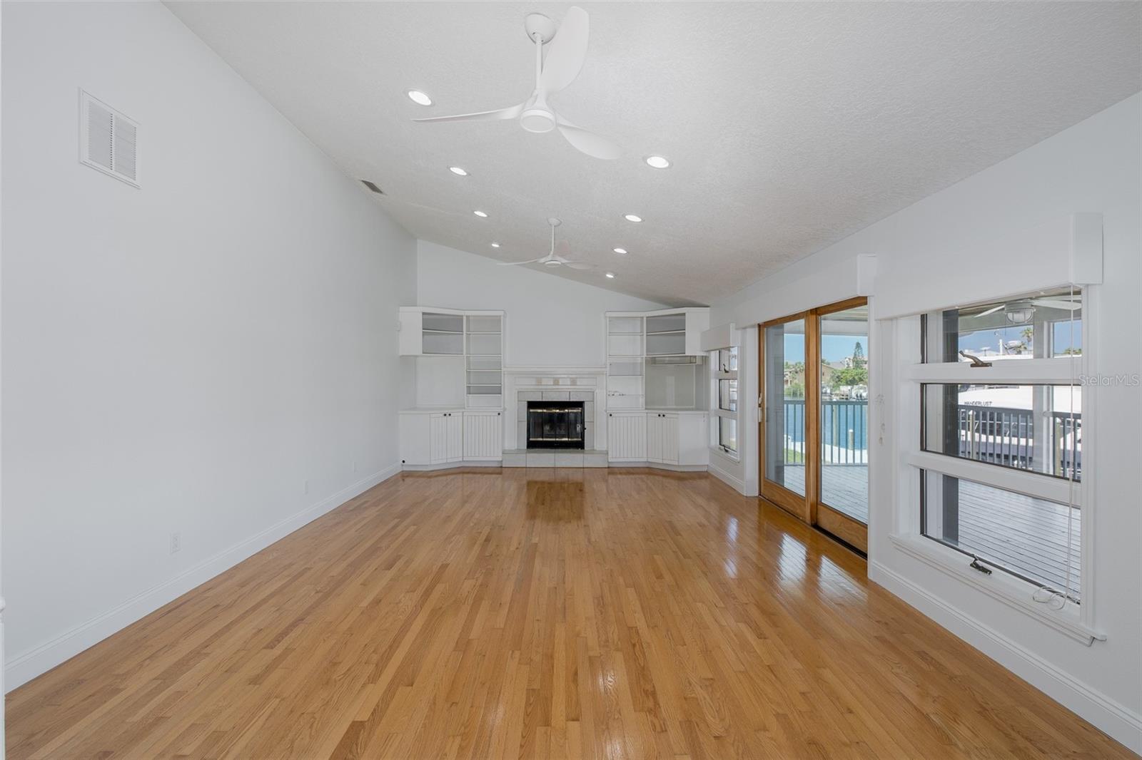 FLOR A MAR - Residential