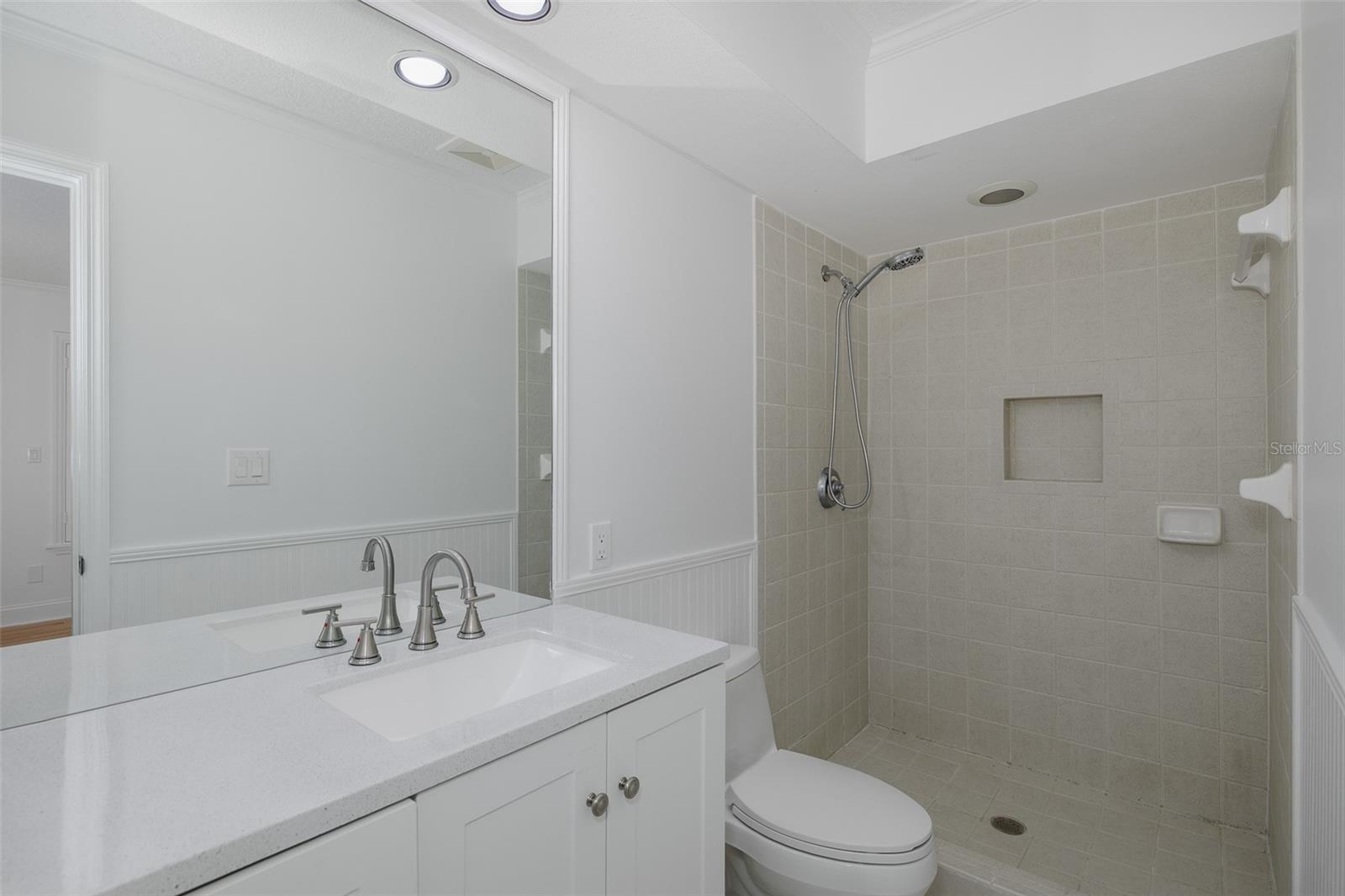 FLOR A MAR - Residential