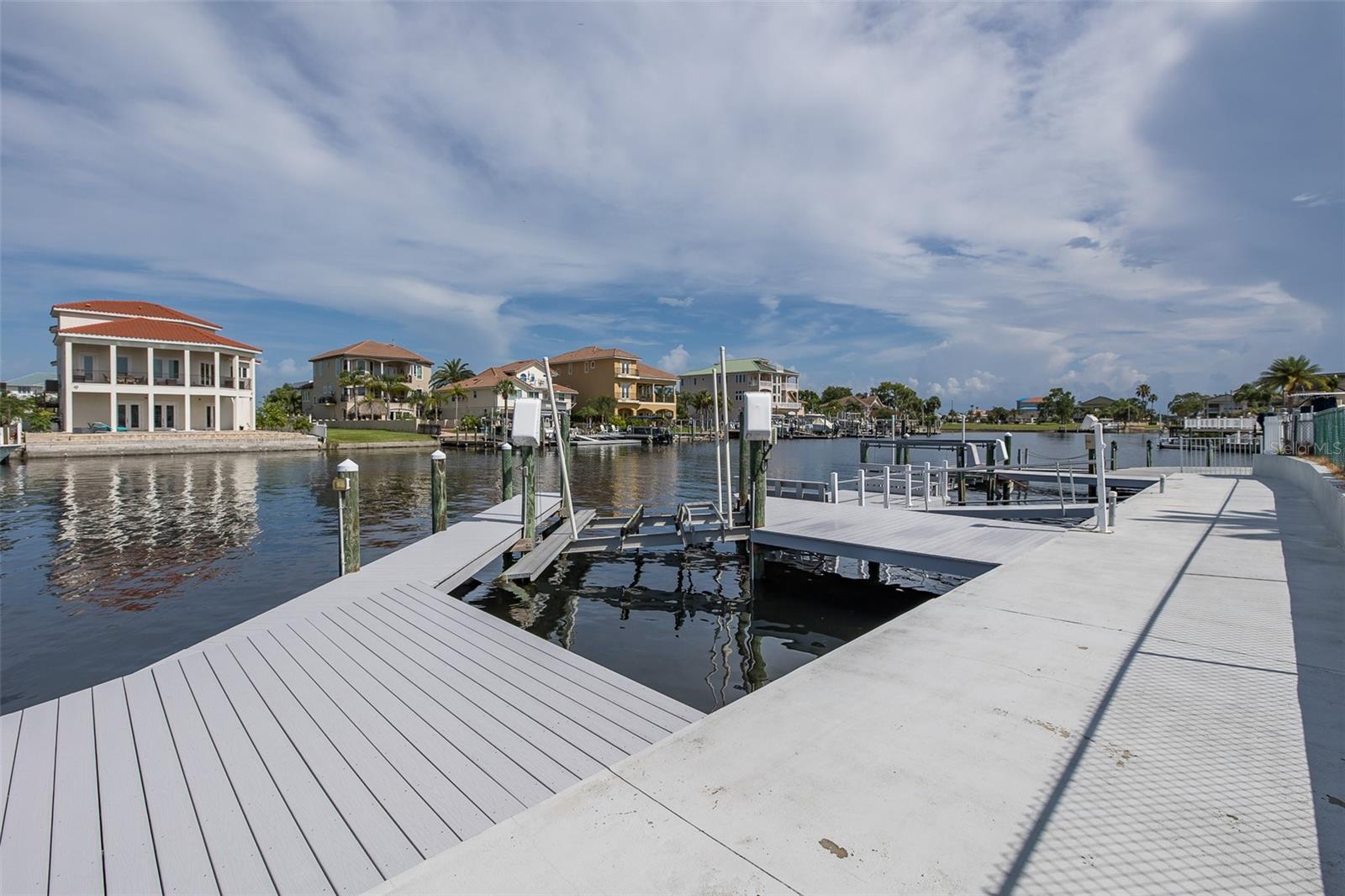 FLOR A MAR - Residential