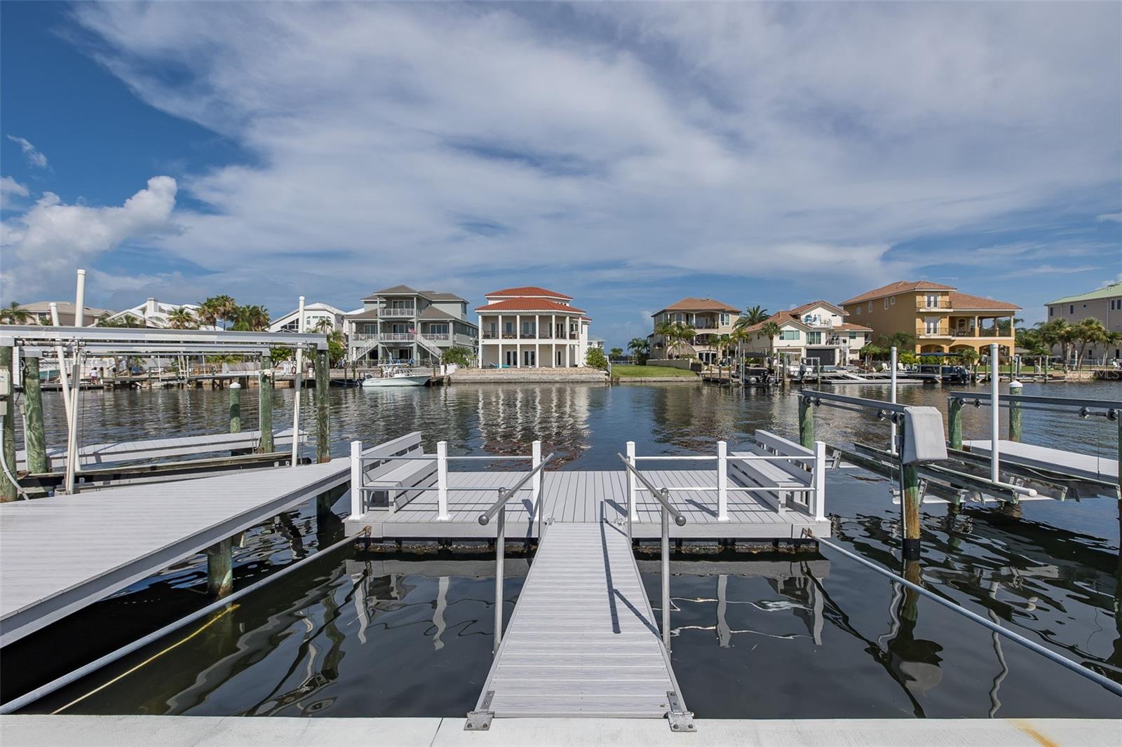 FLOR A MAR - Residential