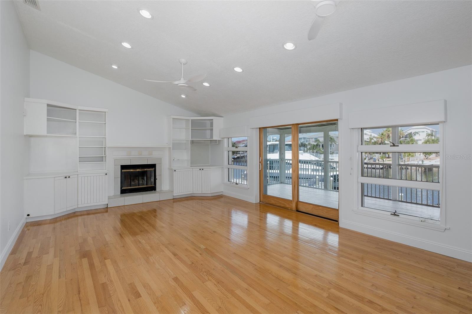 FLOR A MAR - Residential