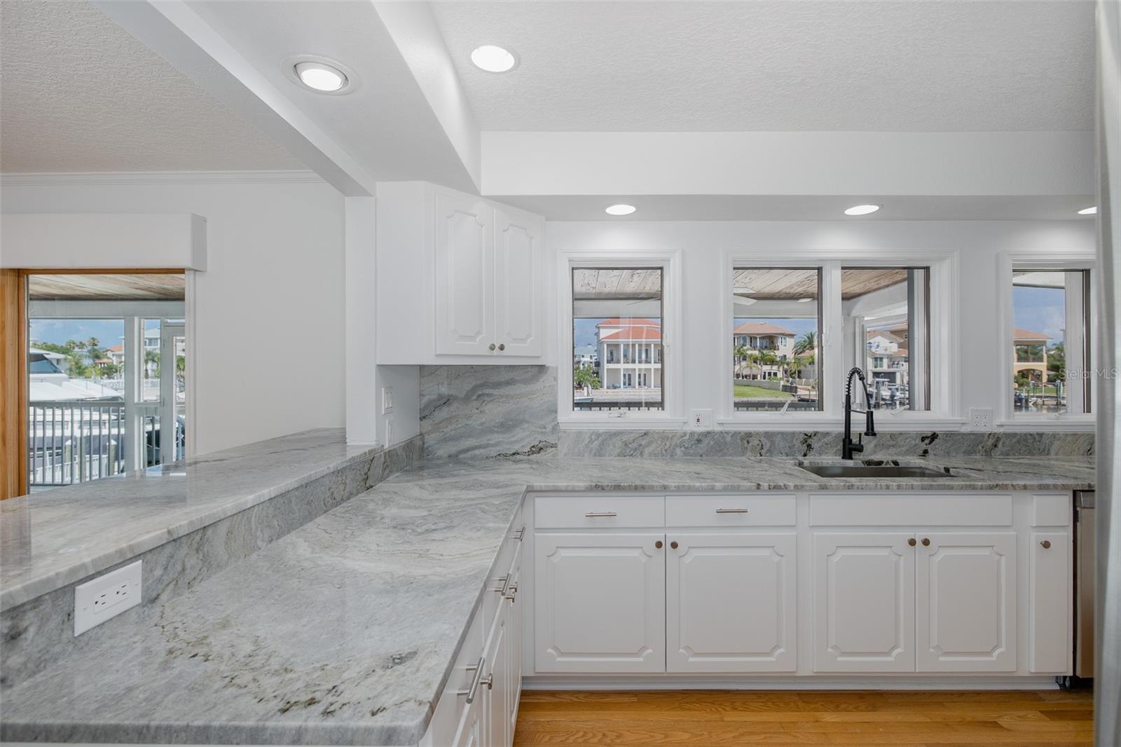 FLOR A MAR - Residential