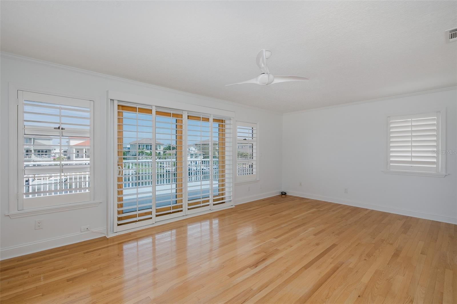 FLOR A MAR - Residential