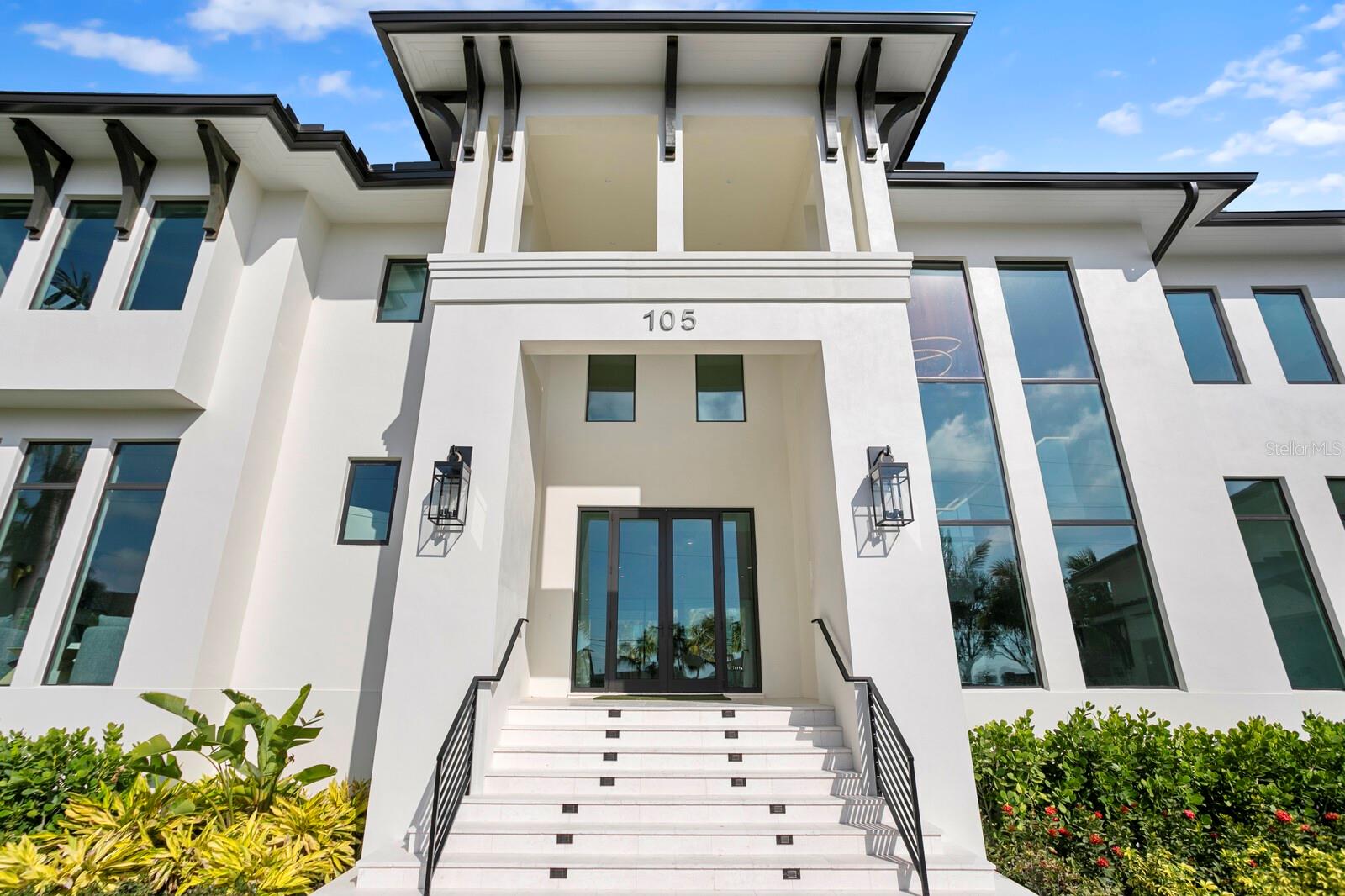 105 CORDOVA BOULEVARD NE