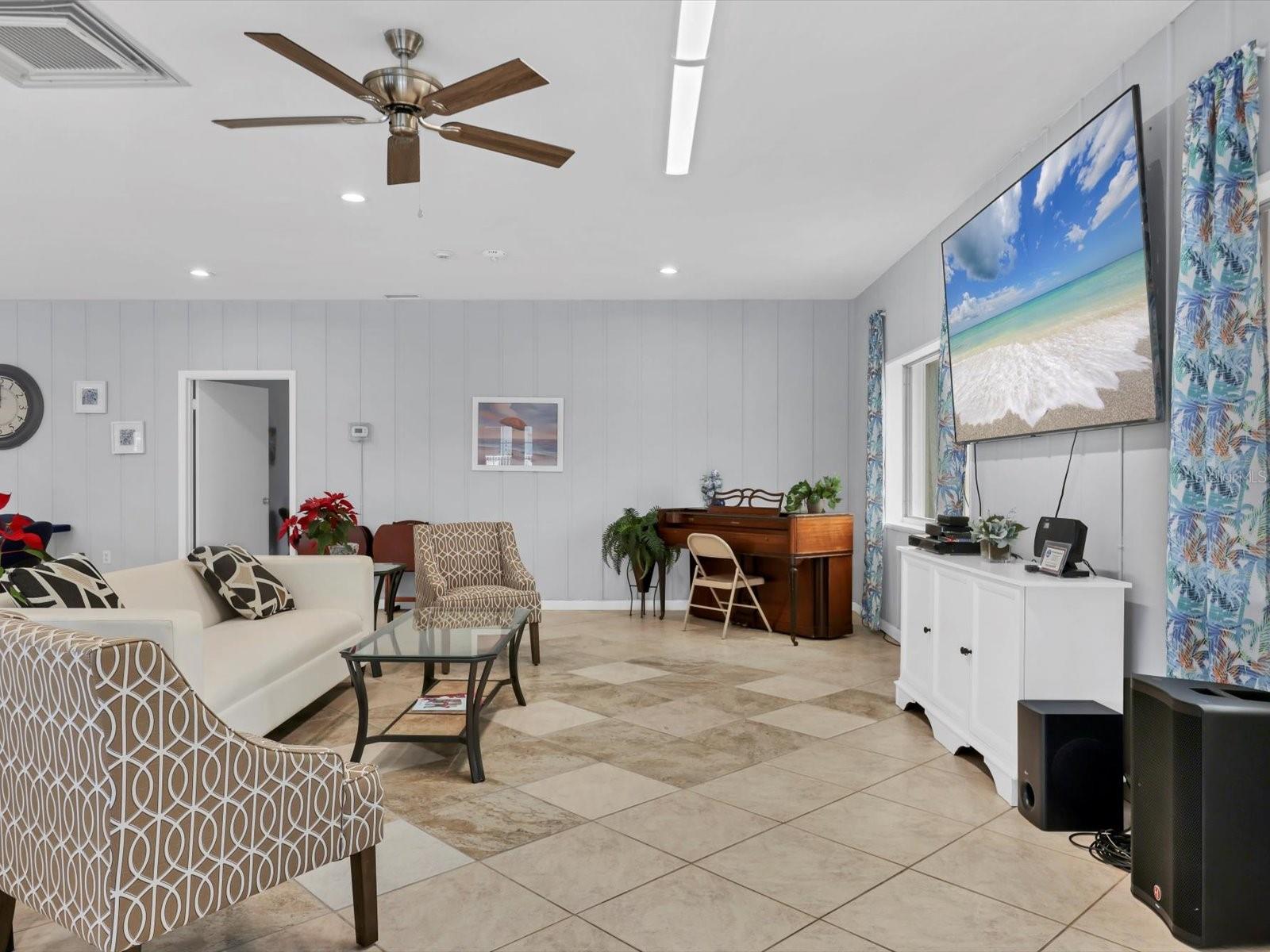 GLEN OAKS GARDEN APTS 2 - Residential