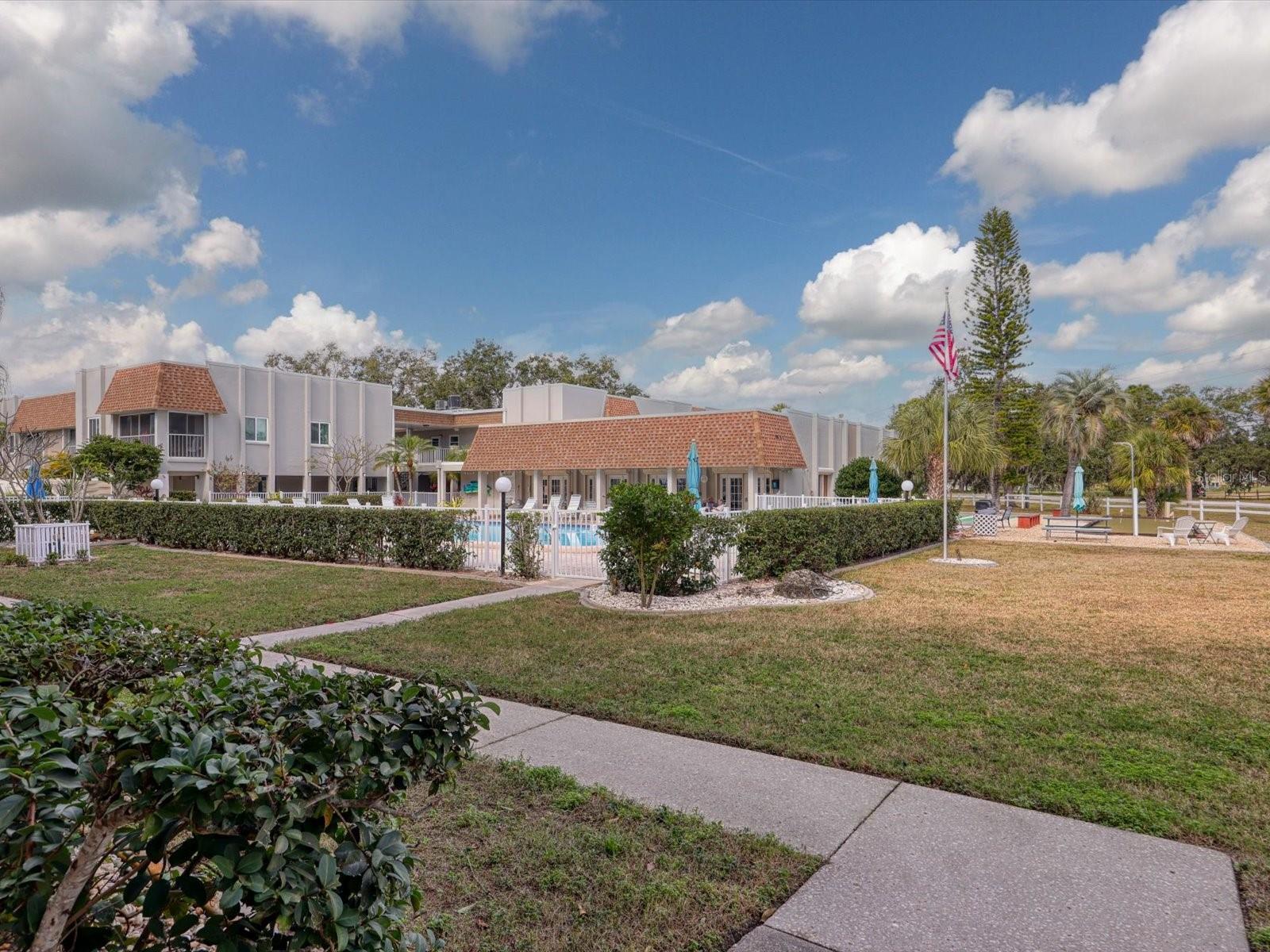 GLEN OAKS GARDEN APTS 2 - Residential