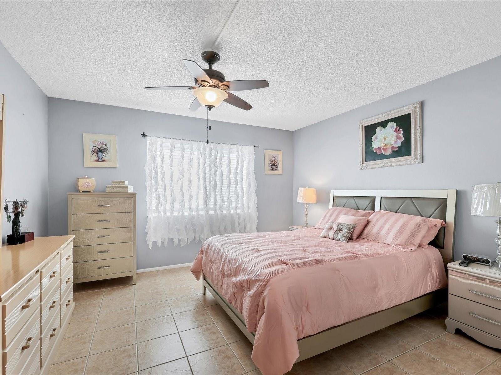 GLEN OAKS GARDEN APTS 2 - Residential