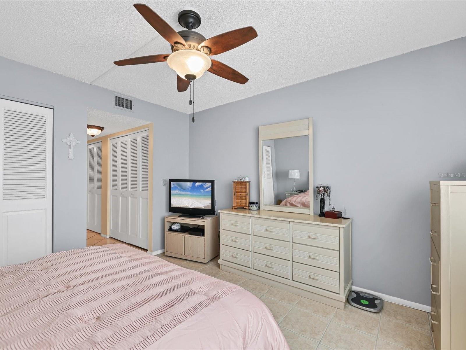 GLEN OAKS GARDEN APTS 2 - Residential