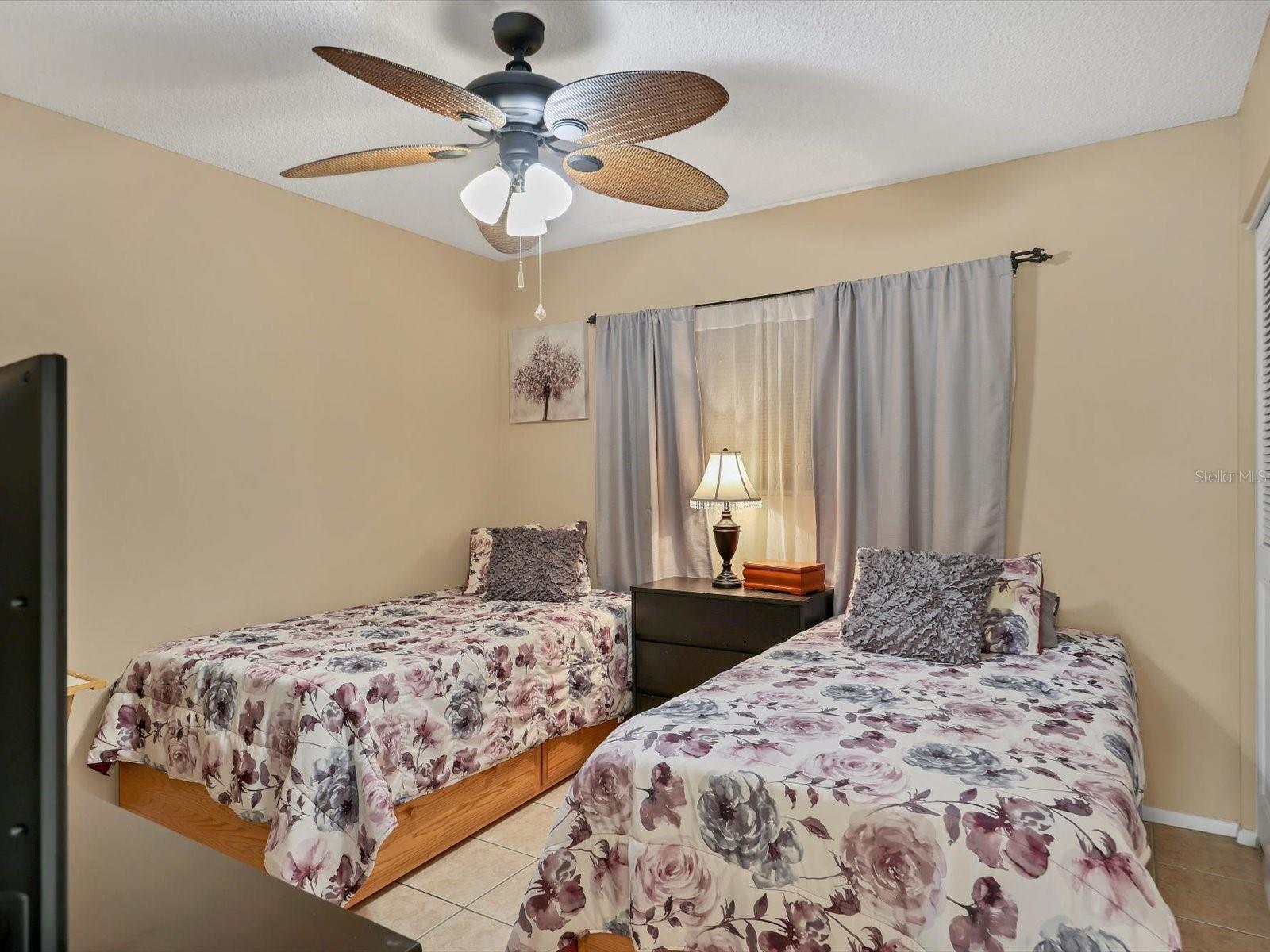 GLEN OAKS GARDEN APTS 2 - Residential