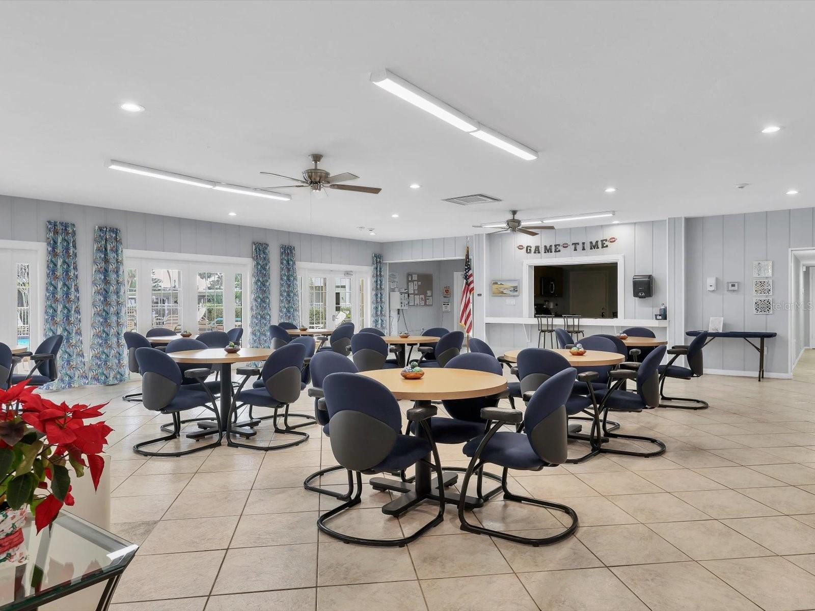 GLEN OAKS GARDEN APTS 2 - Residential