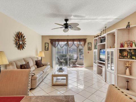Photo of 1330 Glen Oaks Drive E #174D, Sarasota, FL 34232 (MLS # A4680004)