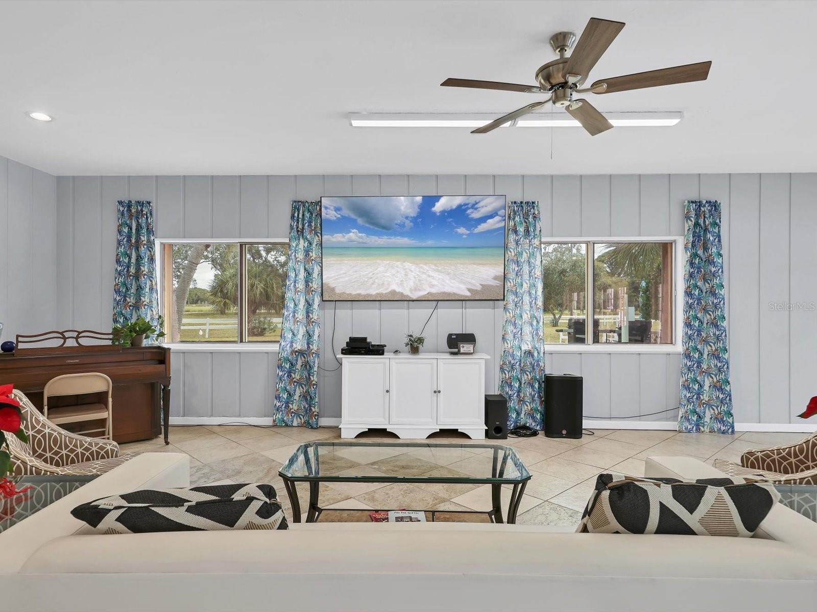 GLEN OAKS GARDEN APTS 2 - Residential