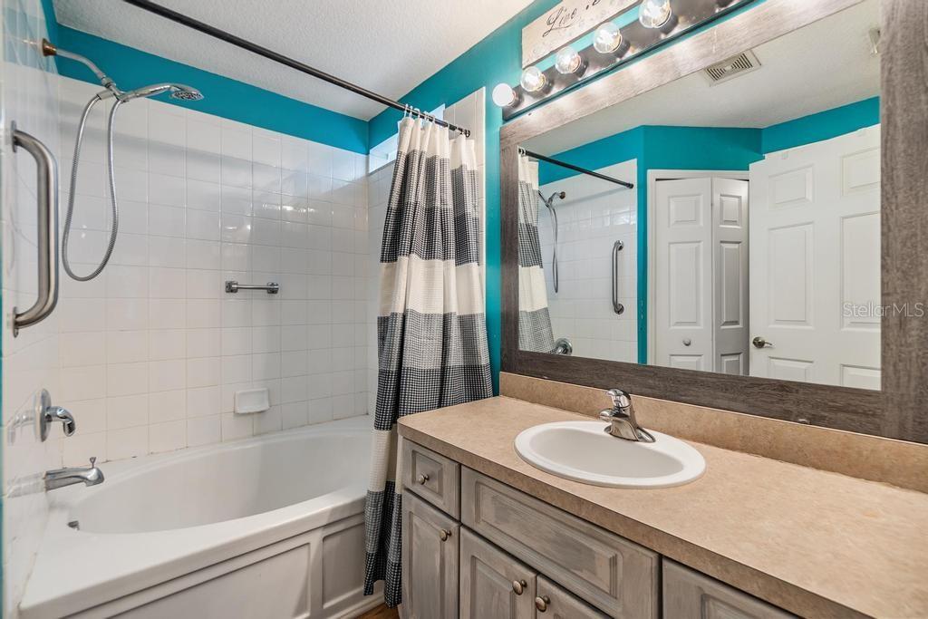 THOUSAND OAKS MULTI FAMILY - Residential