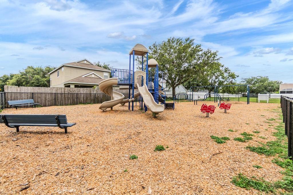 THOUSAND OAKS MULTI FAMILY - Residential
