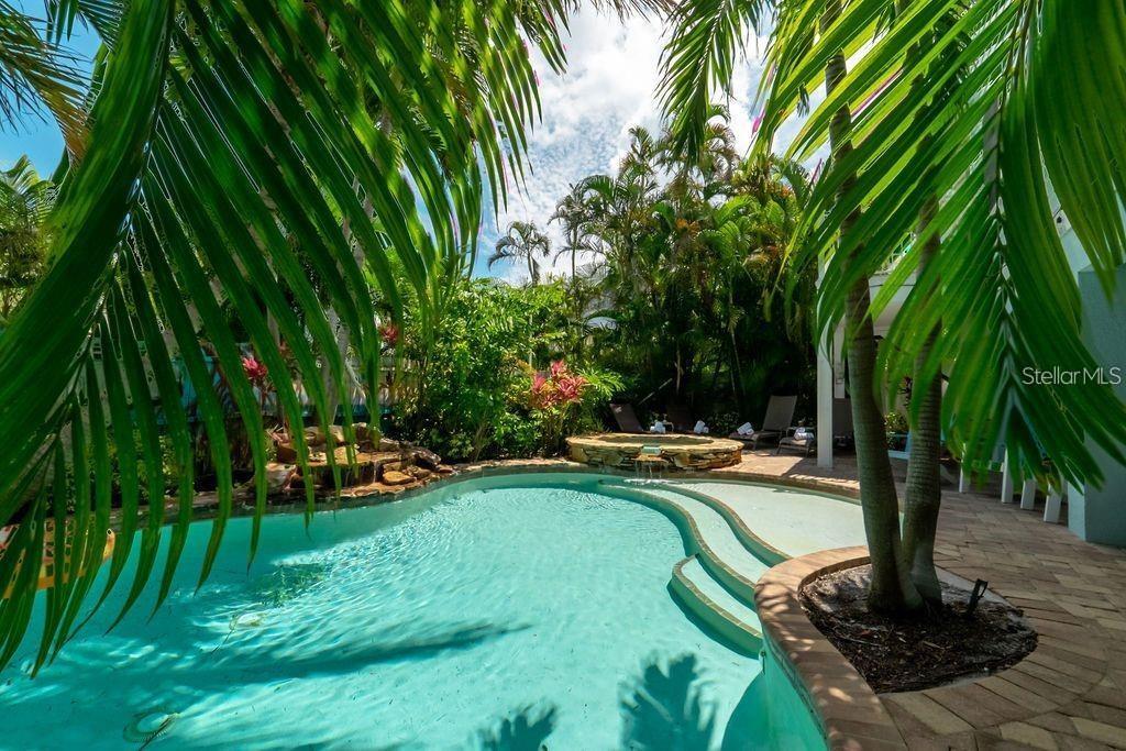 THE VILLAS ON 50TH STREET - Residential