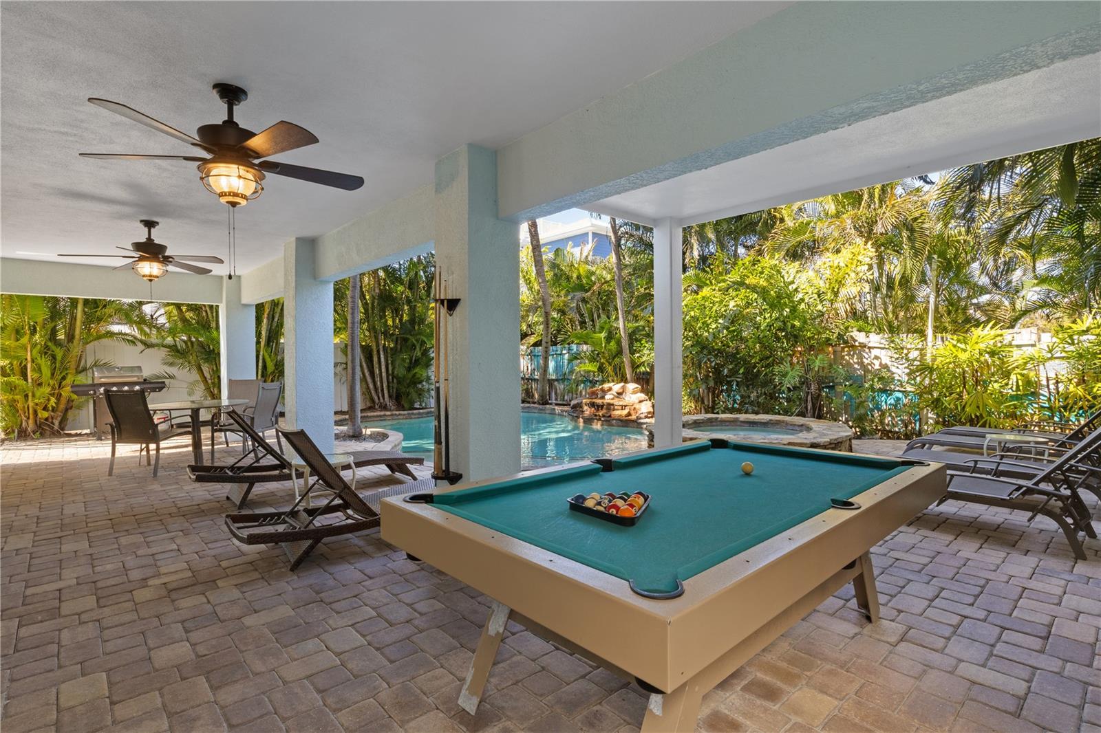 THE VILLAS ON 50TH STREET - Residential