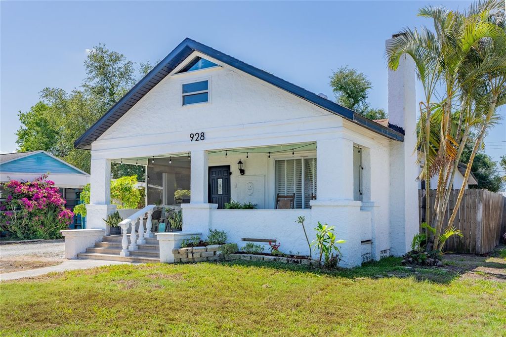 Photo of 928 Groveland Avenue, Venice, FL 34285 (MLS # C7525794)