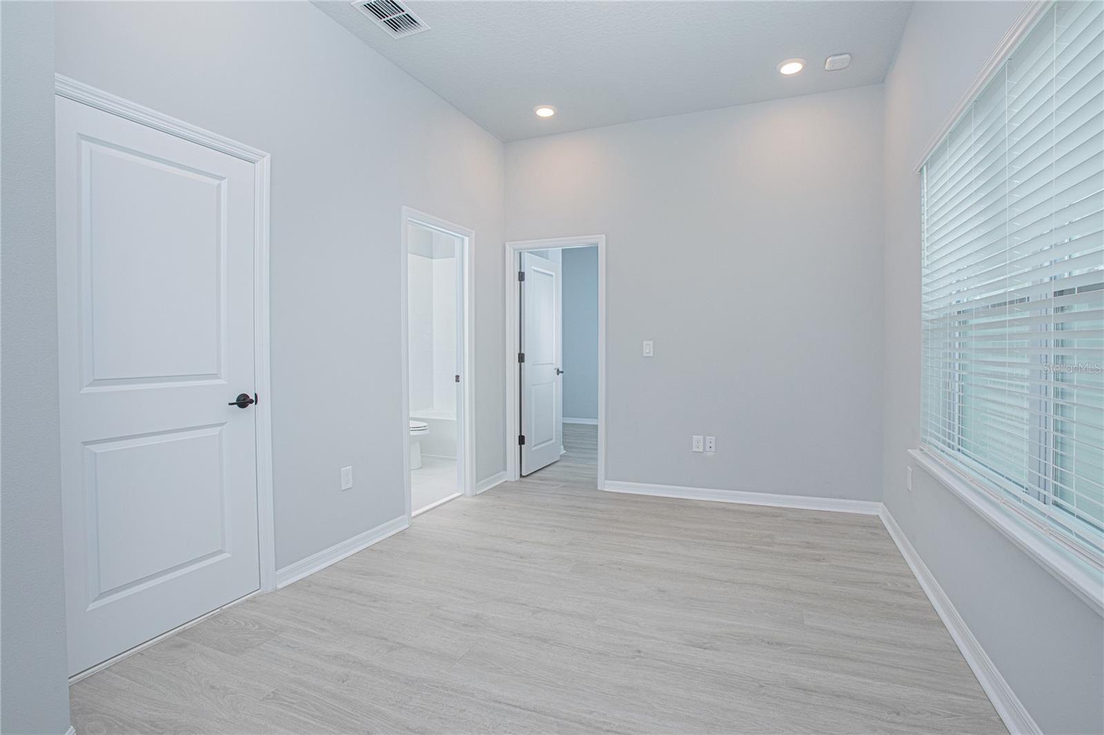 LAUREATE PARK - Residential Lease