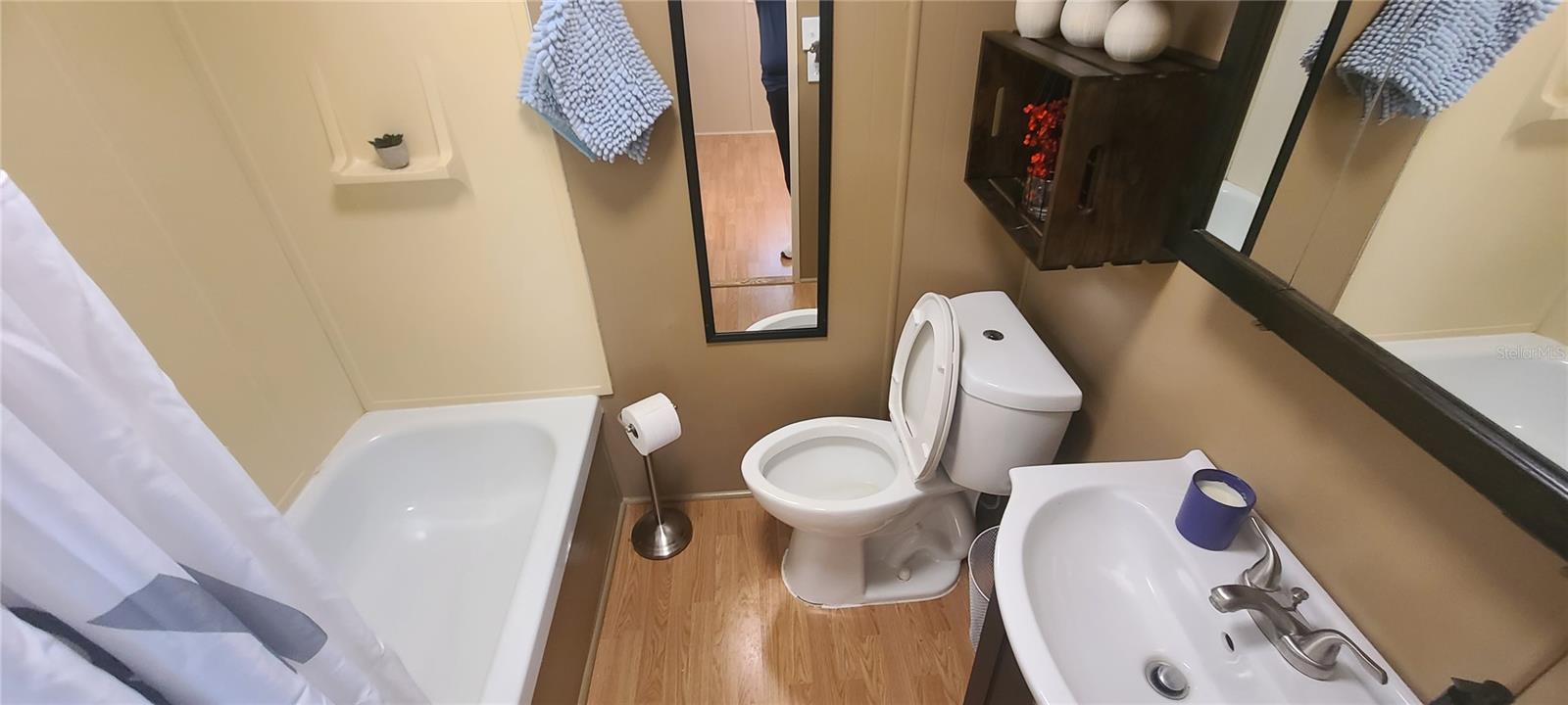 COMMONWEALTH - Residential