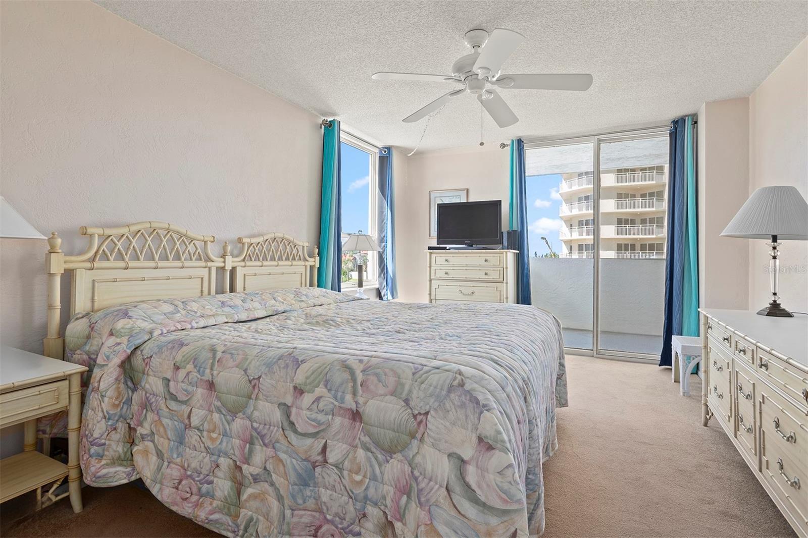 OCEAN 05 CONDO - Residential