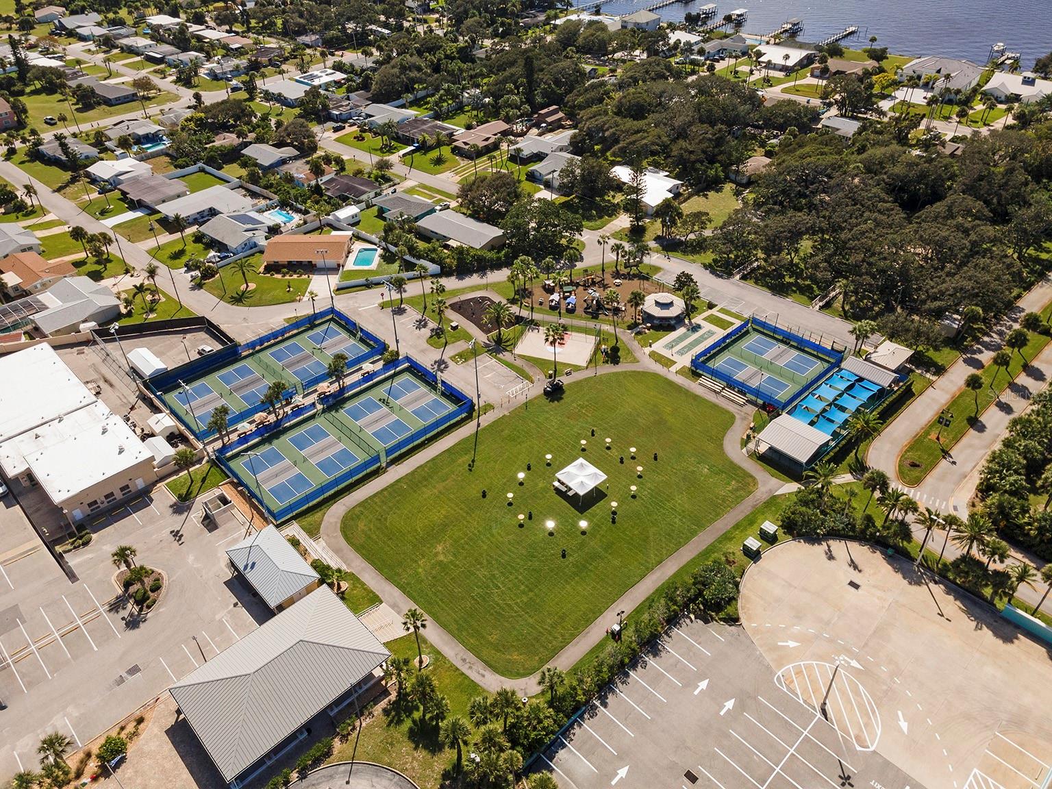 OCEAN 05 CONDO - Residential