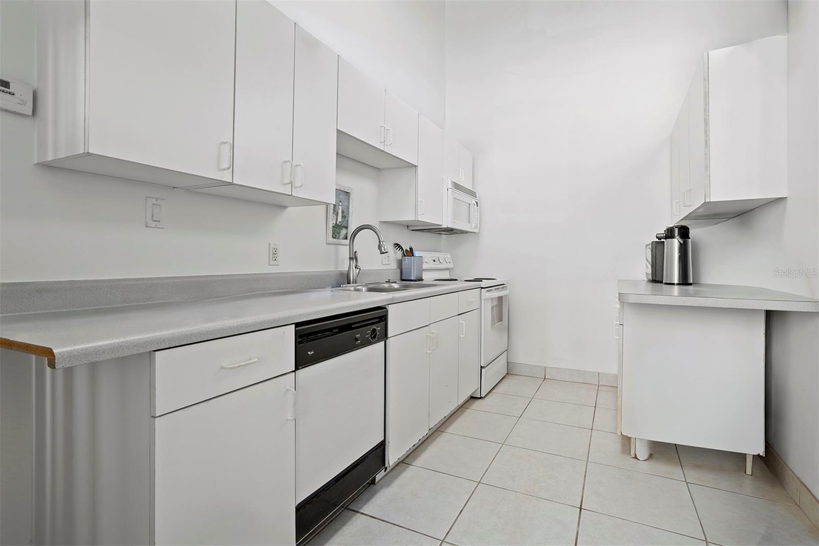 OCEAN 05 CONDO - Residential