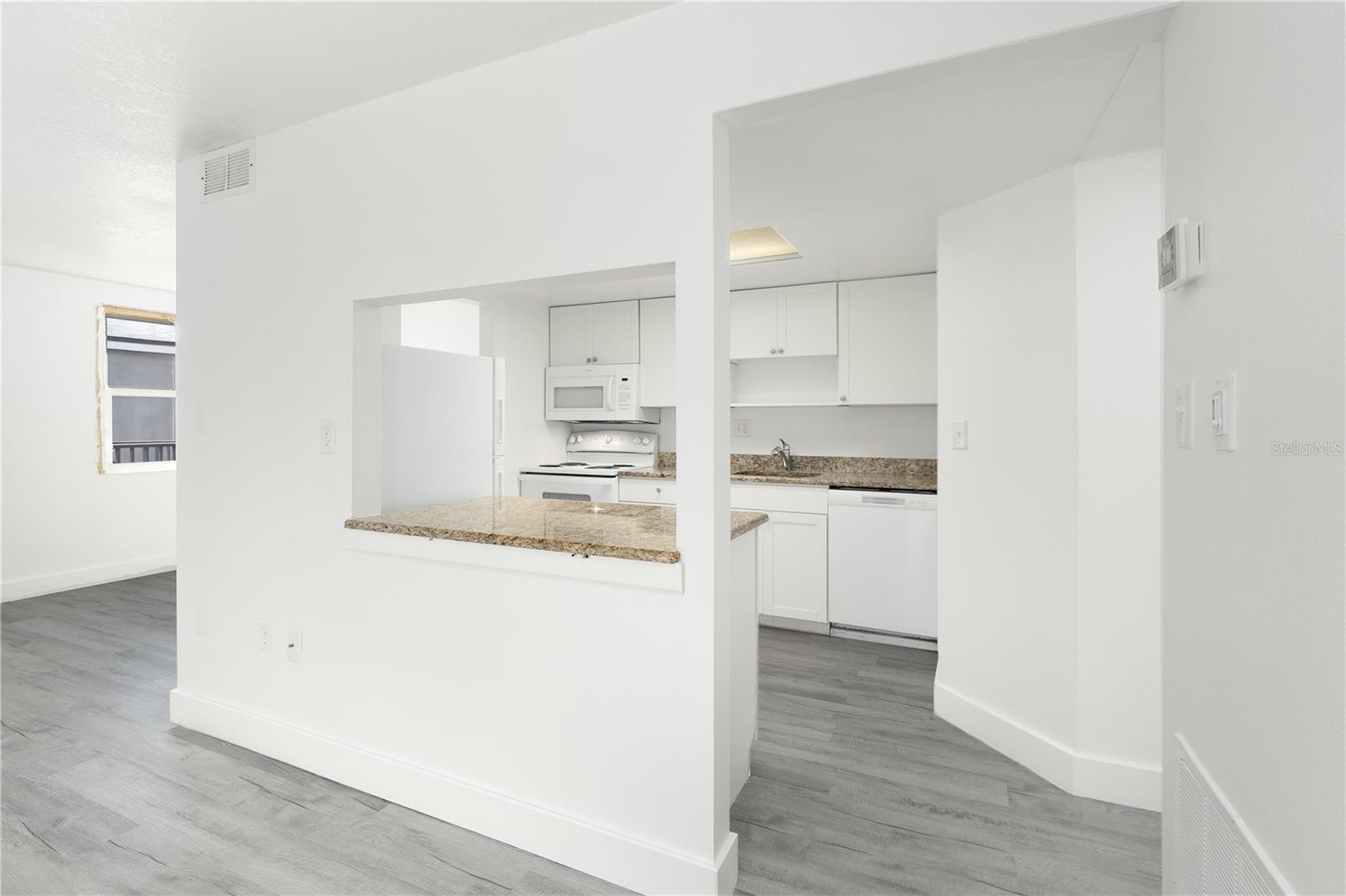 ORANGEWOOD PH 02 BLDG 02 - Residential Lease