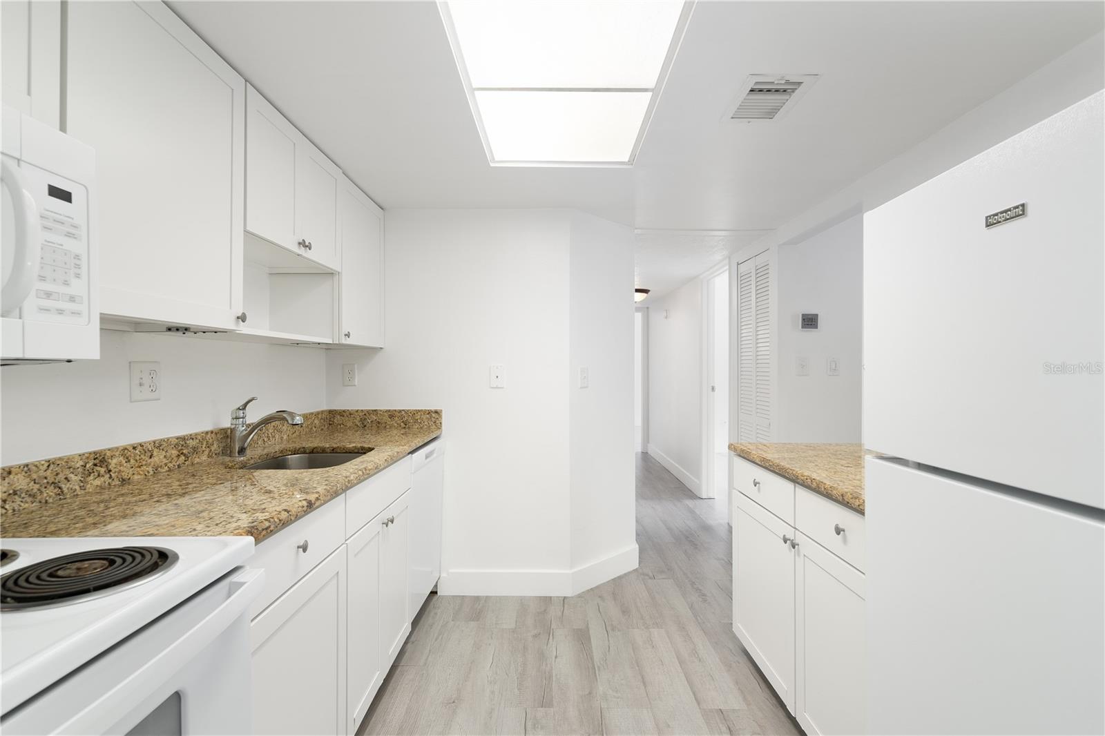 ORANGEWOOD PH 02 BLDG 02 - Residential Lease