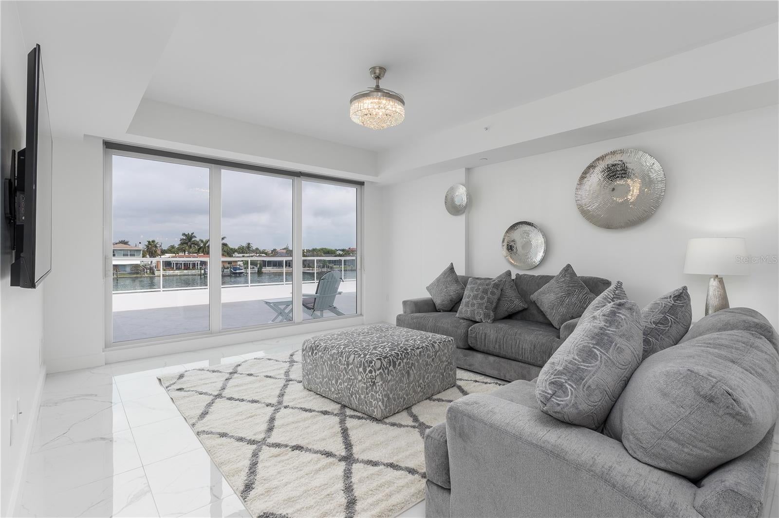 415 ISLAND WAY 207