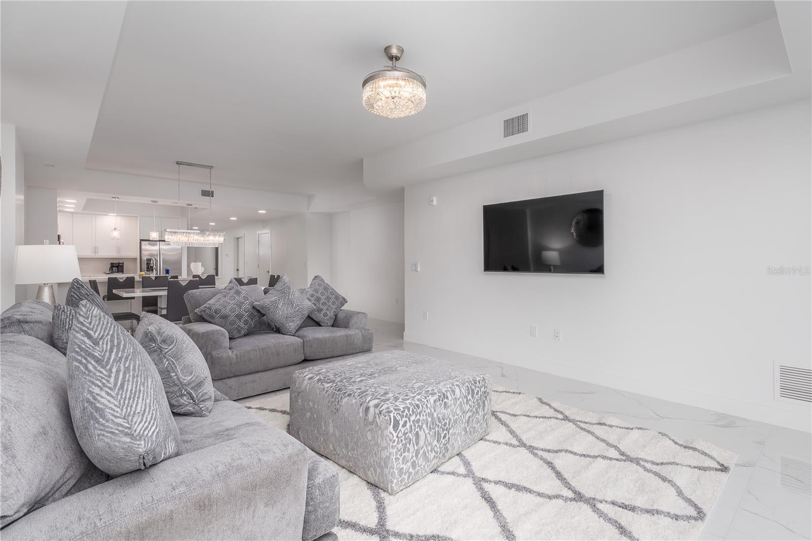 415 ISLAND WAY 207
