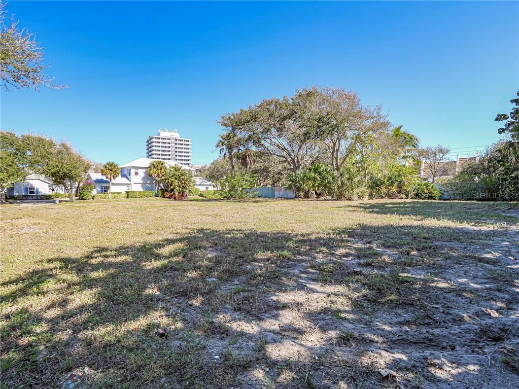 VERO BEACH ESTATES - Land