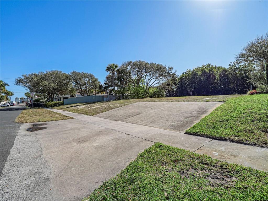 VERO BEACH ESTATES - Land