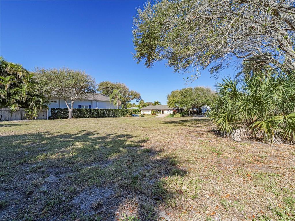 VERO BEACH ESTATES - Land