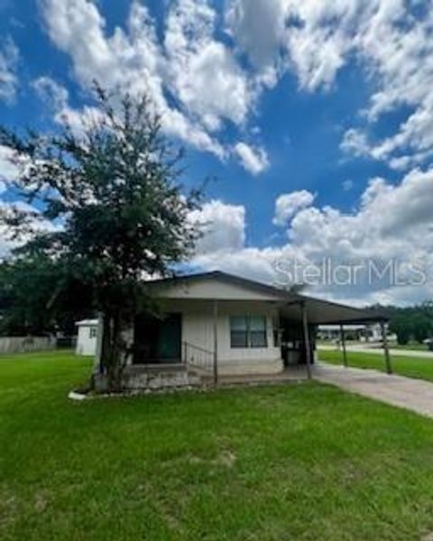 A home in LAKELAND