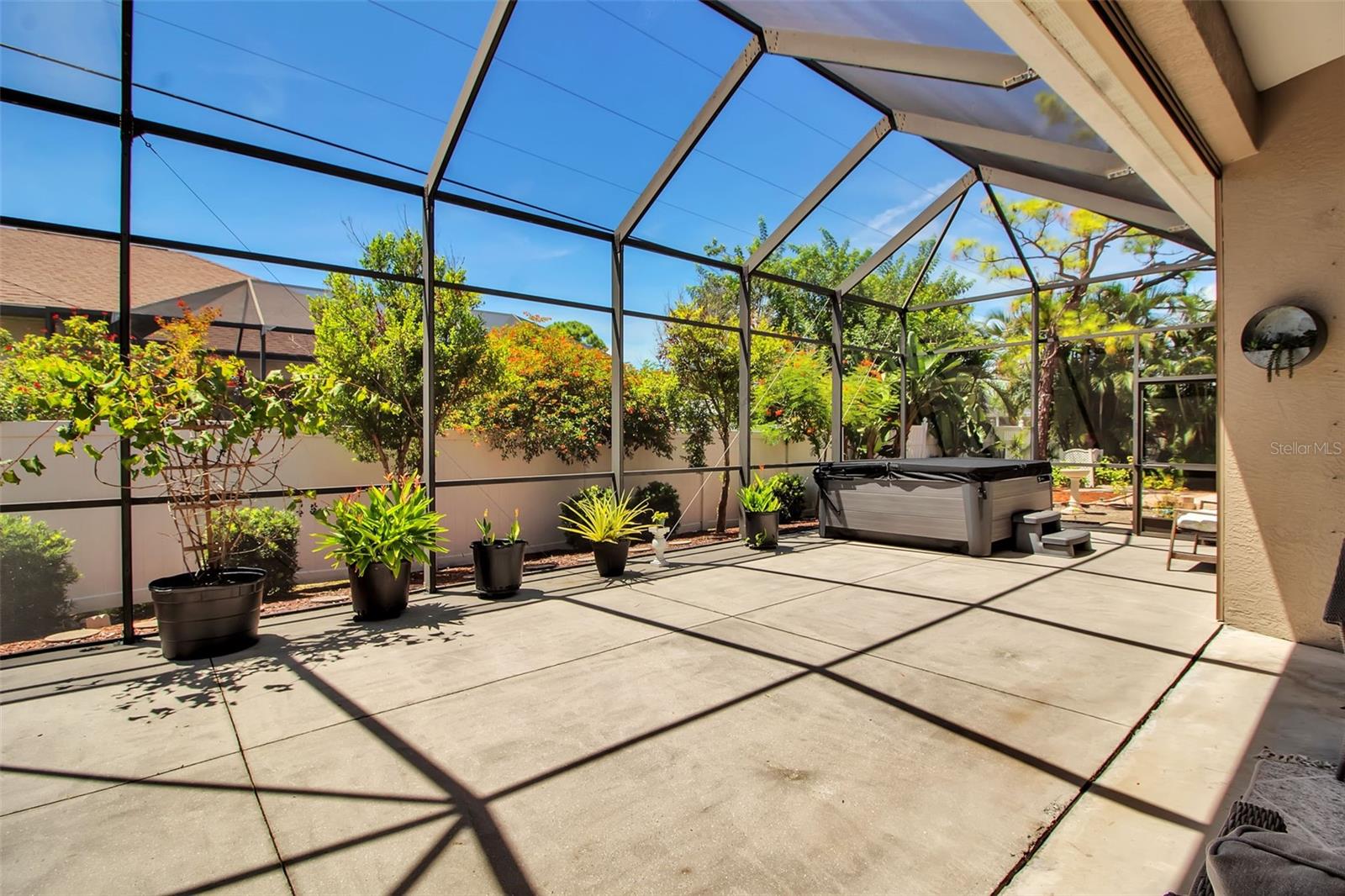 SOUTH VENICE - Residential