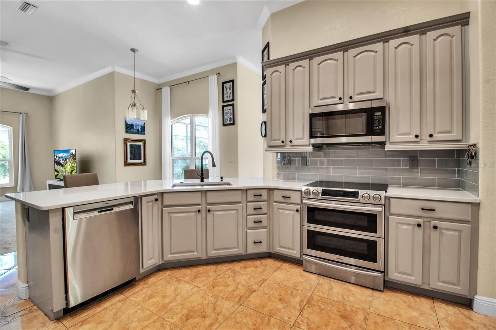 SOUTH VENICE - Residential