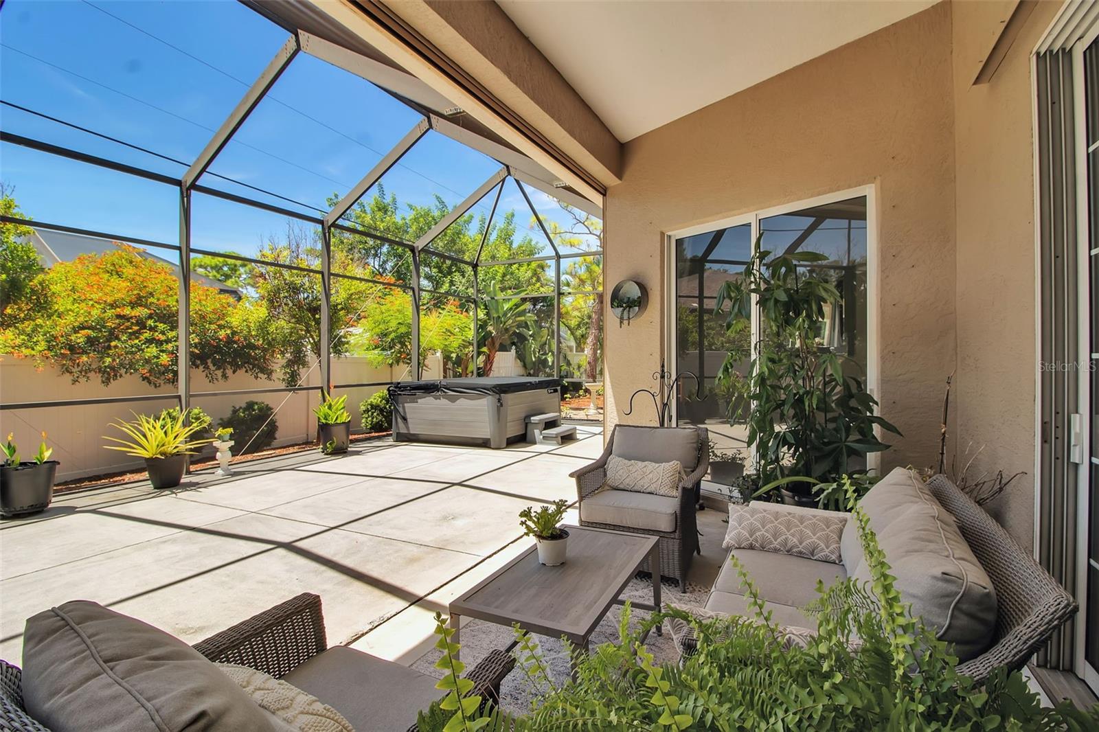 SOUTH VENICE - Residential