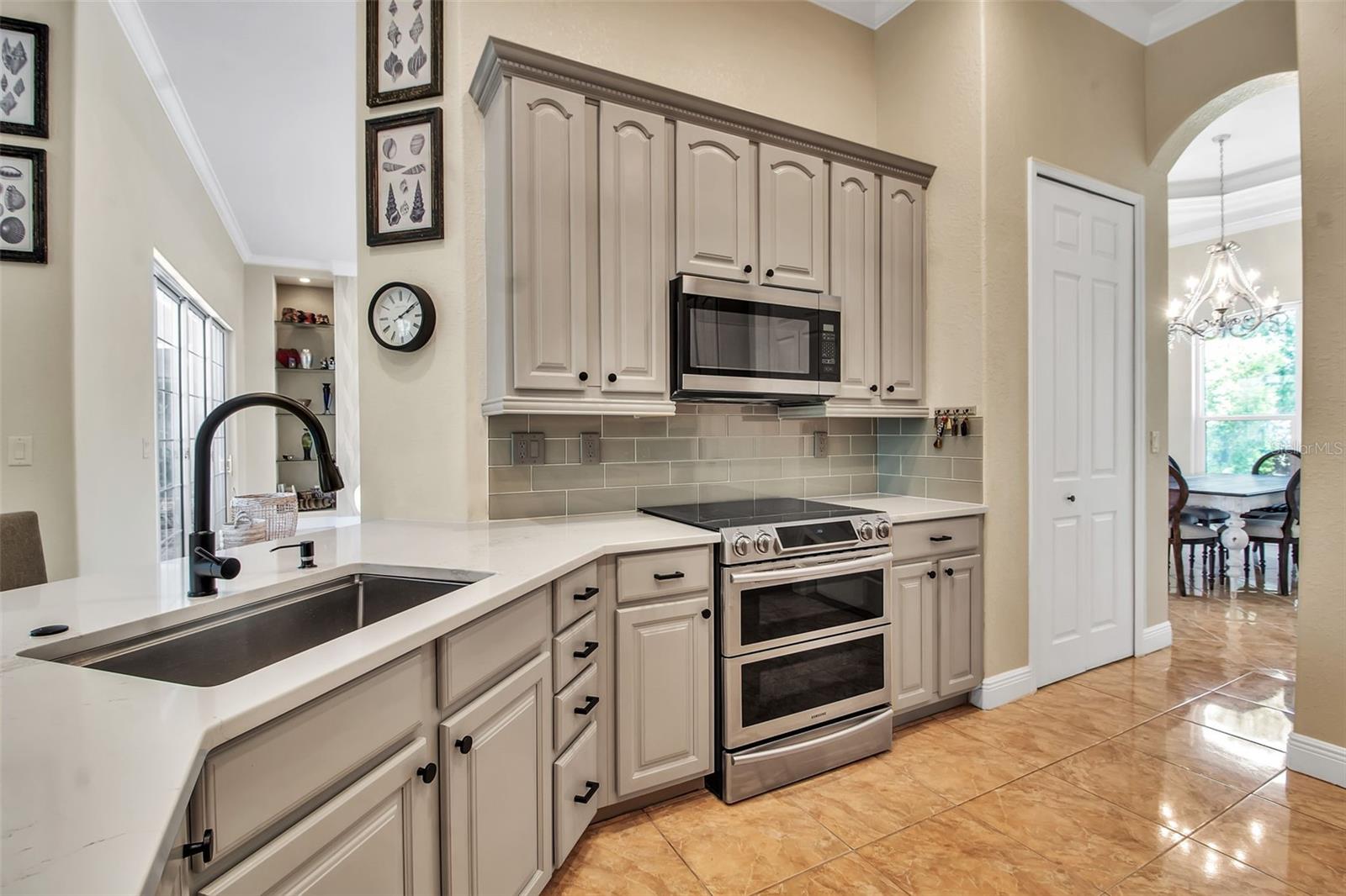 SOUTH VENICE - Residential