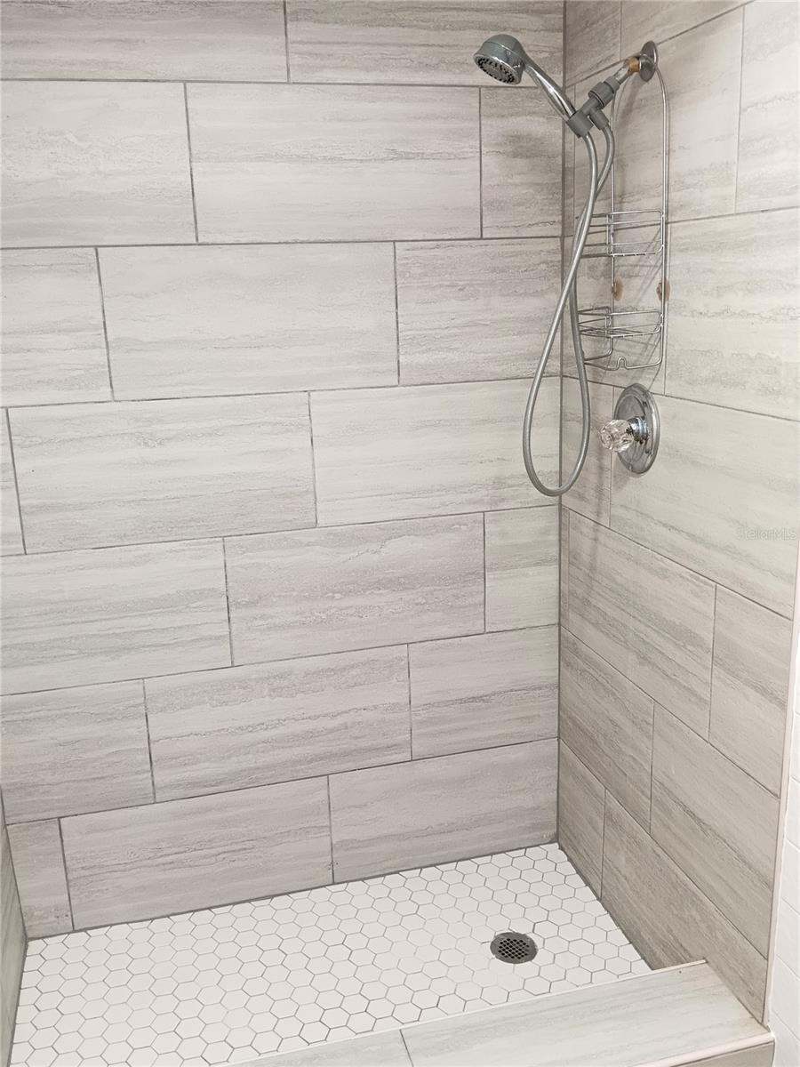 MEDITERRANEAN MANORS - Residential Lease