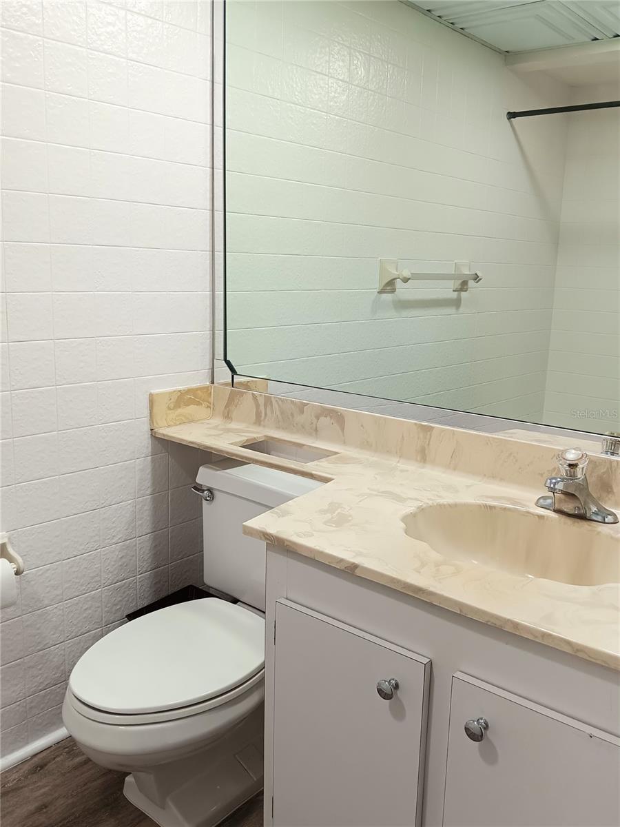 MEDITERRANEAN MANORS - Residential Lease