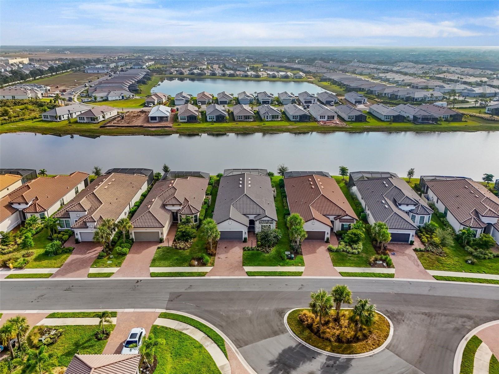 AZARIO ESPLANADE - Residential